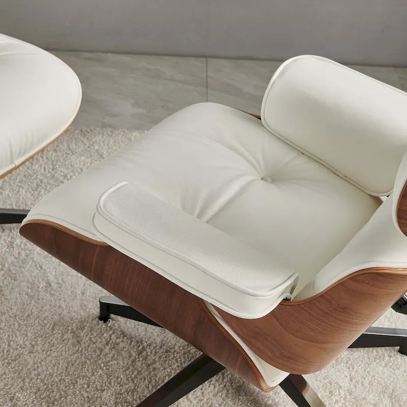 Moderne leren loungestoel met armleuningen, mid-century-stijl