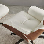 Moderne leren loungestoel met armleuningen, mid-century-stijl