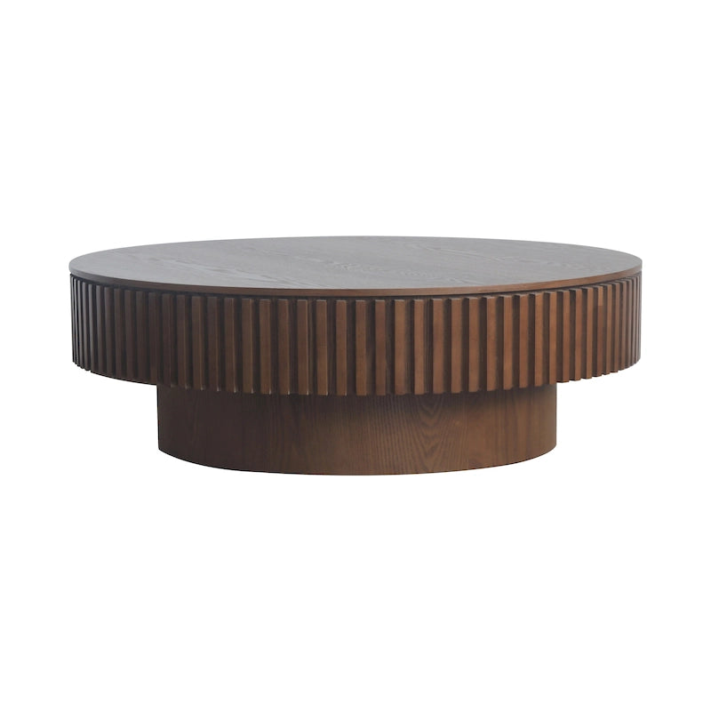 Moderne ronde salontafel van gefineerd massief hout met opbergruimte