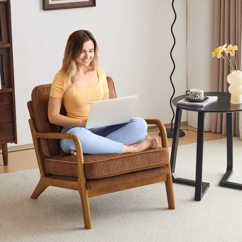 Tapicerowany fotel akcentowy w stylu mid-century modern