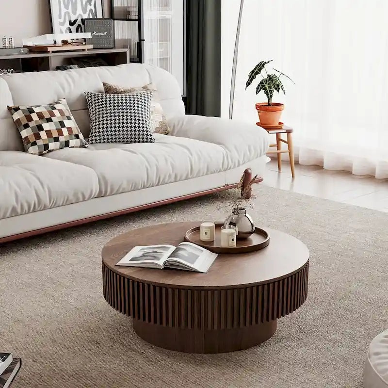 Moderne ronde salontafel van gefineerd massief hout met opbergruimte