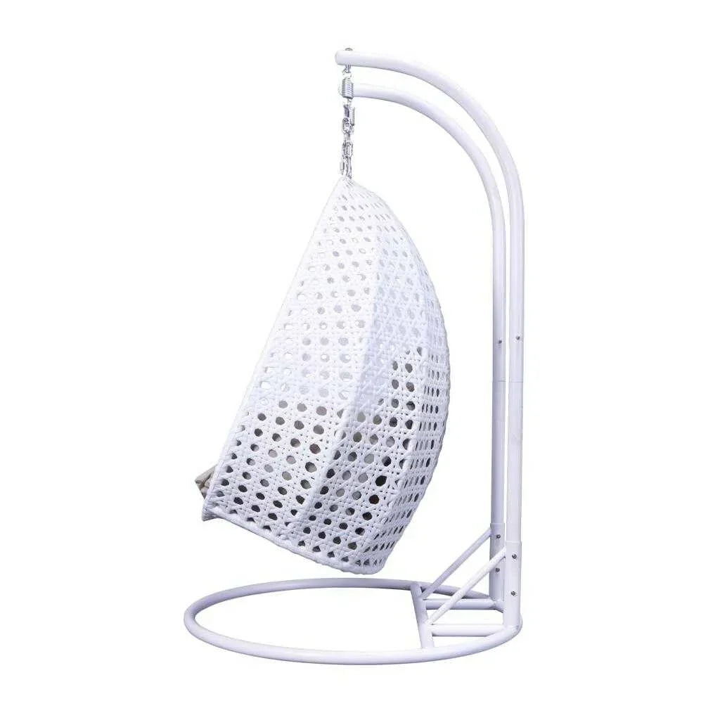 LeisureMod hangende eierstoel voor 2 personen met standaard - hangmatstoel voor buiten en binnen van rotanlook wicker, met kussens