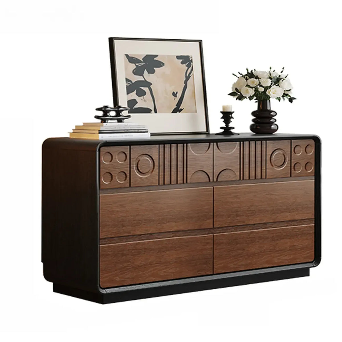 Houten ladekast geïnspireerd op art deco, met geometrisch snijwerk
