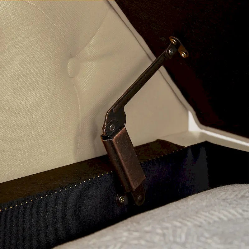 Aufbewahrungsbank fürs Schlafzimmer am Fußende des Bettes, Samt-Ottomane mit gerollten Armlehnen, langes Sofa