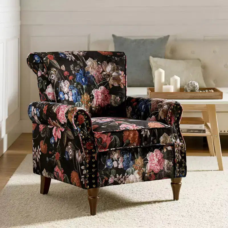 Araceli traditionele houten fauteuil met bloemenstof, hoge rugleuning met vleugels en siernagels| ART OF LIVING DESIGNS