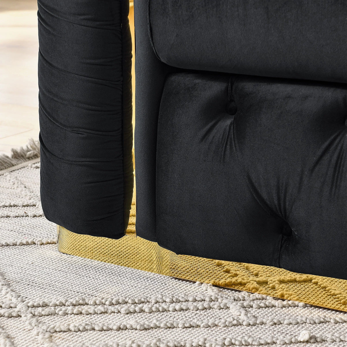 Samtsofa für 3 Personen, 90.6, mit 2 Kissen, hochdichten Polstern und goldenen Akzenten