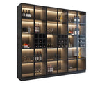 Minimalistischer schwarzer Weinschrank aus Holz mit Glastür