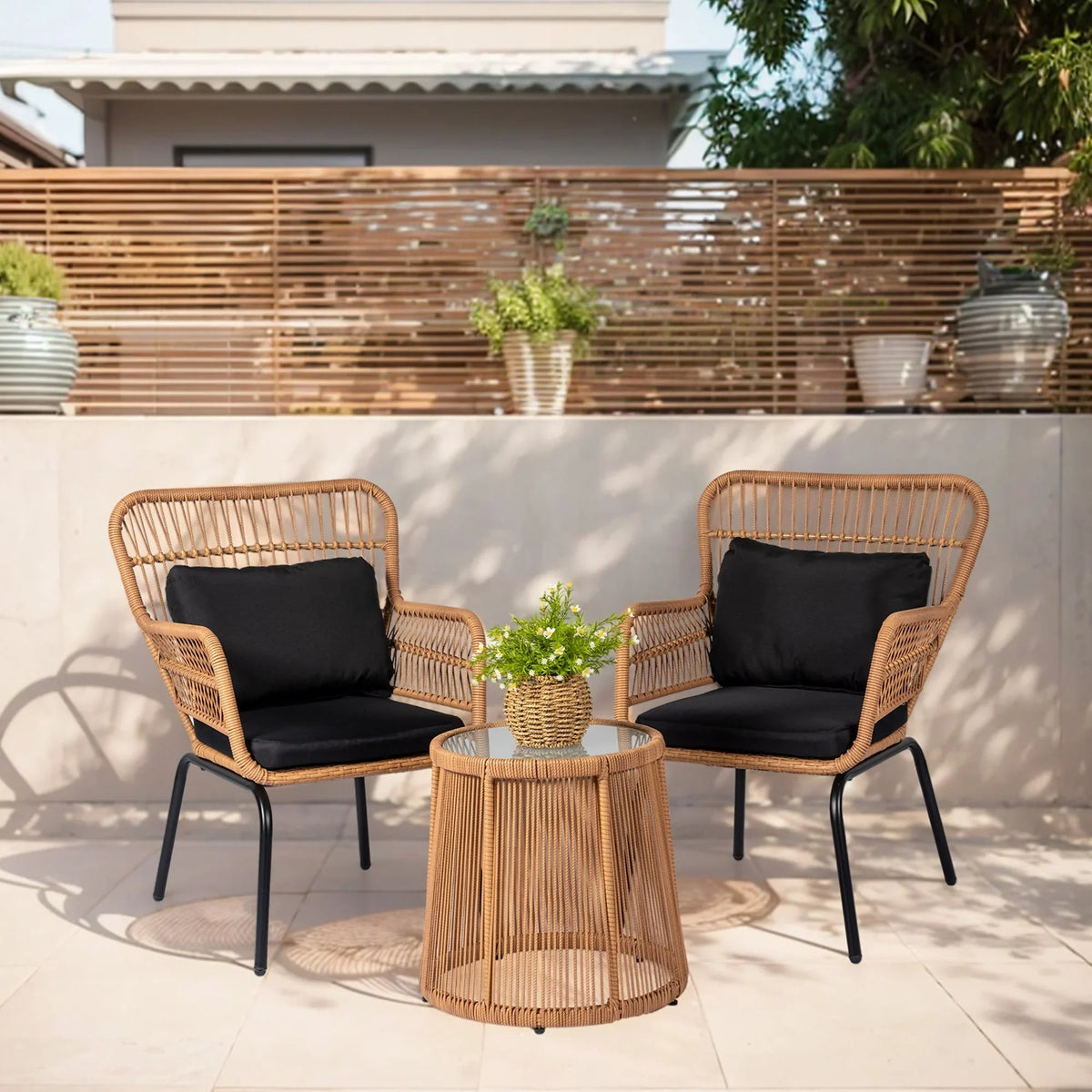 3-teiliges Outdoor-Bistroset aus Korbgeflecht, wetterfeste Rattan-Gartenmöbel mit Stühlen und Kissen