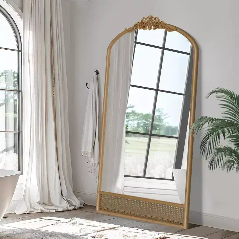 Miroir mural de 37 in. W x 71 in. H avec cadre en bois à arche classique sculptée et partie inférieure en rotin, marron