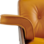 Moderne leren loungestoel met armleuningen, mid-century-stijl