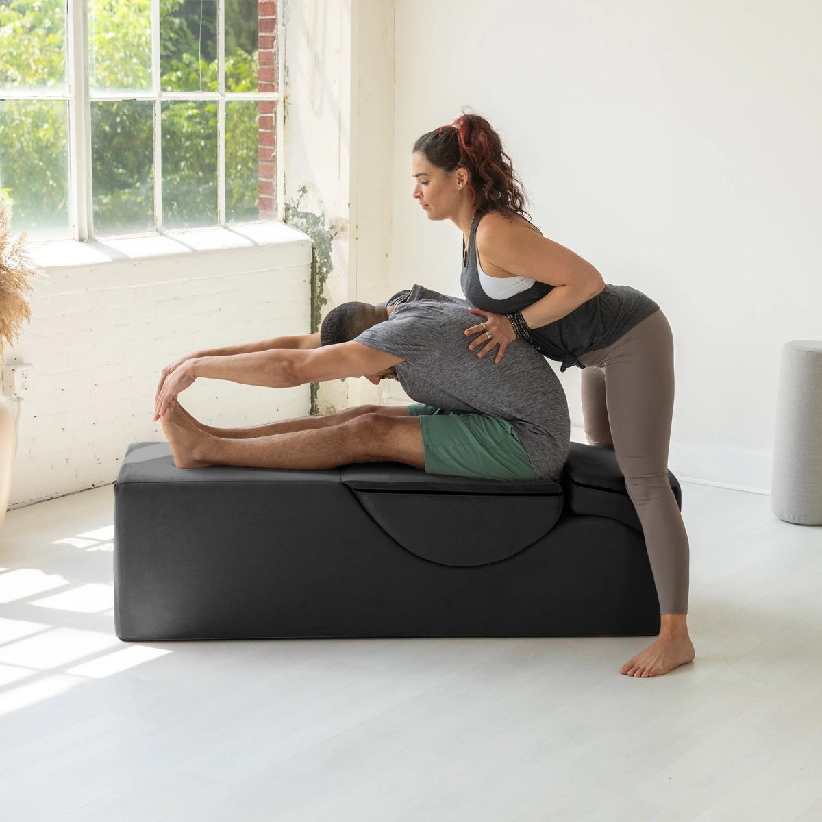 Avana Kami verstelbare chaise longue / voor yoga en massage - 2-in-1 poef met verborgen uitklapbare yogaloungestoel, microfluweel - N/A
