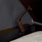 Aufbewahrungsbank fürs Schlafzimmer am Fußende des Bettes, Samt-Ottomane mit gerollten Armlehnen, langes Sofa