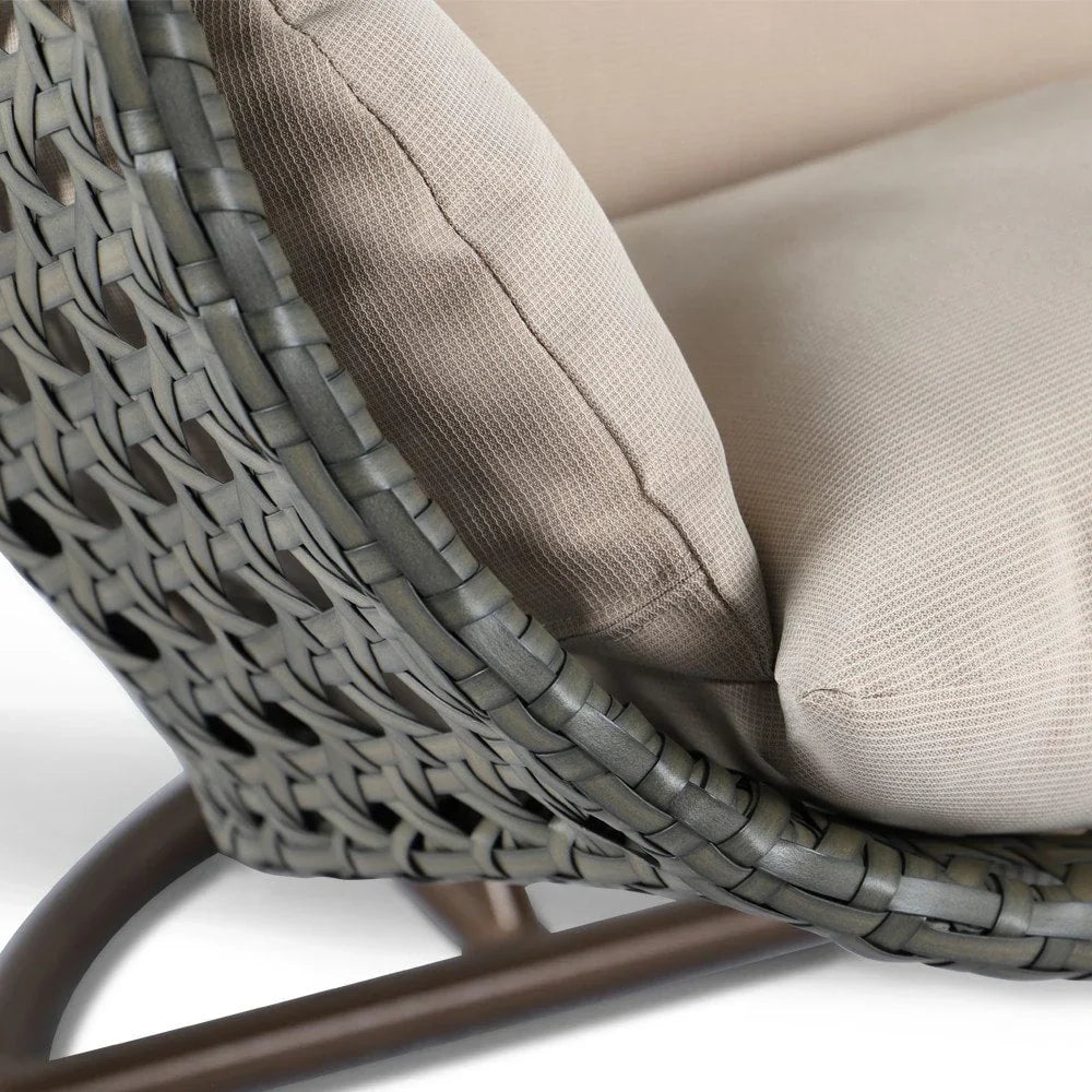 LeisureMod hangende eierstoel voor 2 personen met standaard - hangmatstoel voor buiten en binnen van rotanlook wicker, met kussens