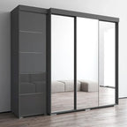 Kleiderschrank mit drei Spiegeln
