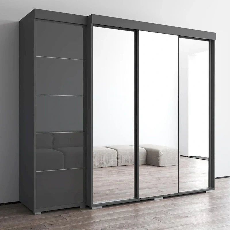 Kleiderschrank mit drei Spiegeln