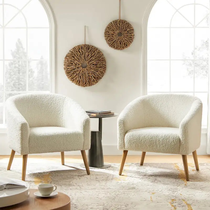 Moderne Sheila-fauteuil van bouclé met een breedte van 30 W en poten van massief hout, set van 2, van HULALA HOME