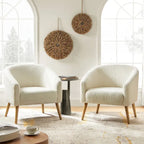 Moderne Sheila-fauteuil van bouclé met een breedte van 30 W en poten van massief hout, set van 2, van HULALA HOME