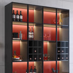 Minimalistischer schwarzer Weinschrank aus Holz mit Glastür