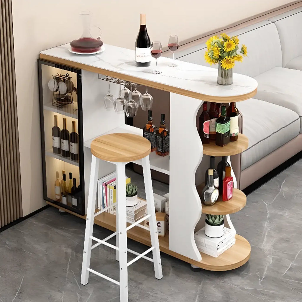 Moderner Bartisch in organischer Form mit Steinplatte und Stauraum für Hausbars