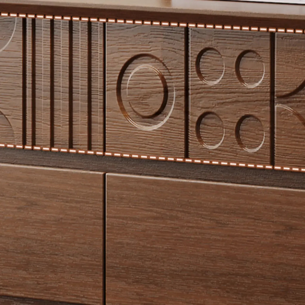 Houten ladekast geïnspireerd op art deco, met geometrisch snijwerk