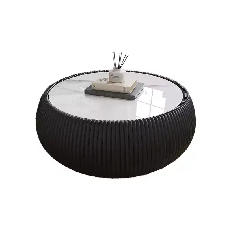 Table basse moderne ronde en forme de tambour Okak avec plateau en marbre et côtés en cuir, table centrale tendance pour le salon ou la chambre
