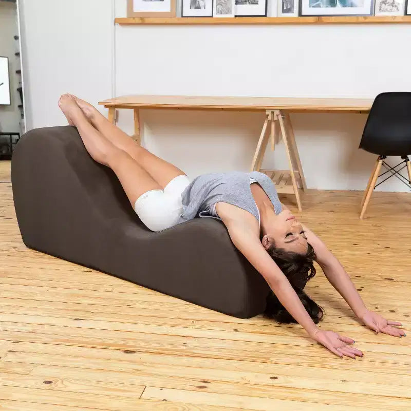 Méridienne élégante Avana pour le yoga - Fabriquée aux États-Unis - Idéale pour les étirements, la détente, l’exercice et plus encore, 60D x 18W x 26H pouces, gris clair