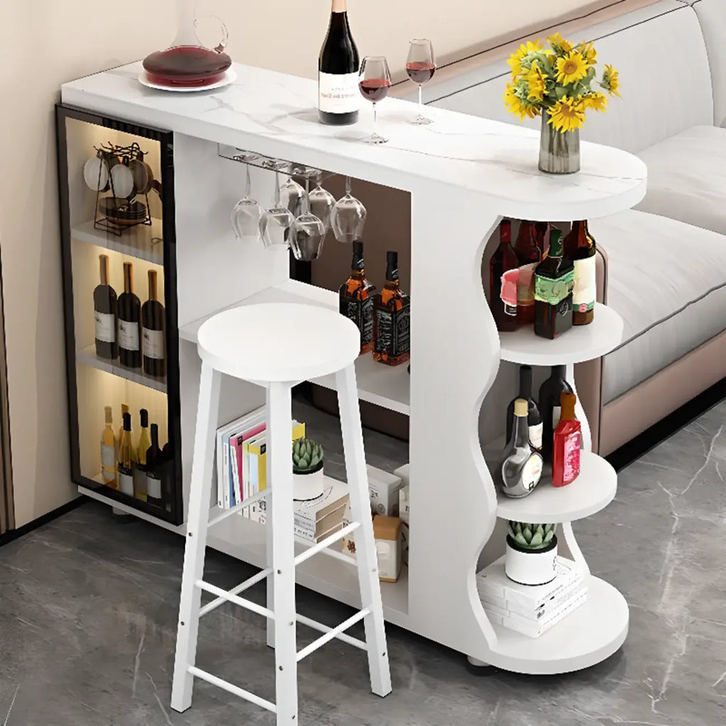Moderner Bartisch in organischer Form mit Steinplatte und Stauraum für Hausbars