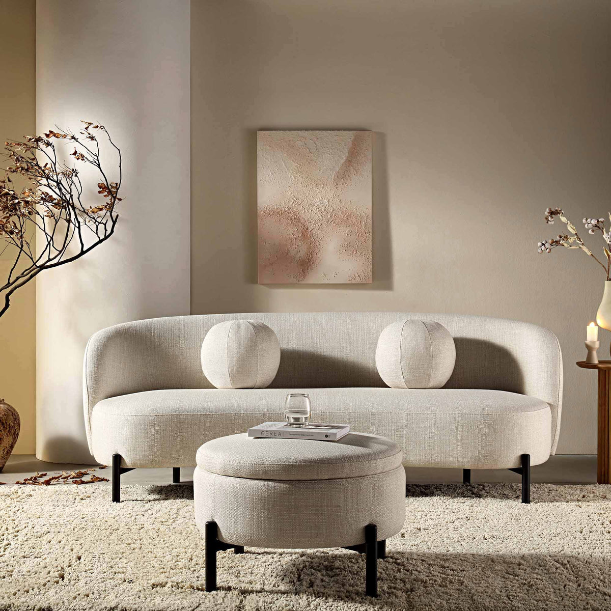 Gebogen driezitsbank met bolvormige kussens, beige linnenmix