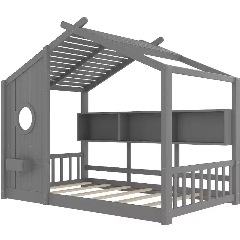 Bodenbett in Hausform mit integrierten Ablageregalen und Latten-Dach