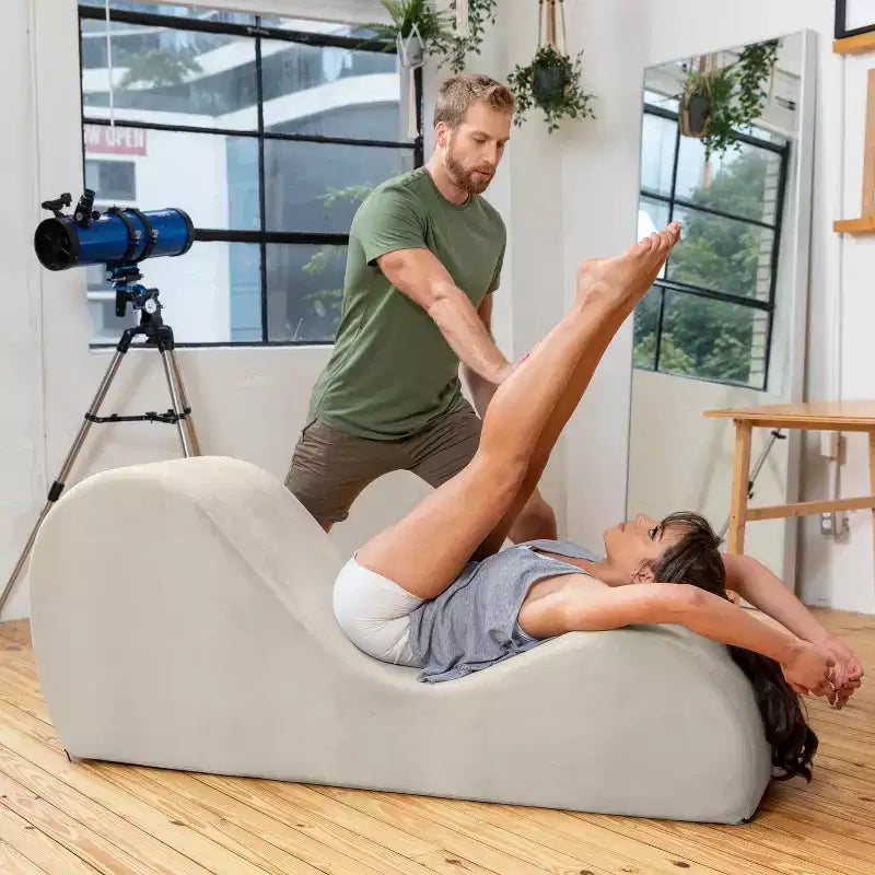 Méridienne élégante Avana pour le yoga - Fabriquée aux États-Unis - Idéale pour les étirements, la détente, l’exercice et plus encore, 60D x 18W x 26H pouces, gris clair