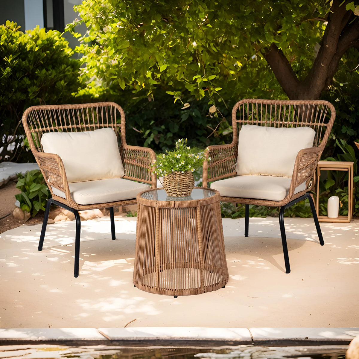 3-teiliges Outdoor-Bistroset aus Korbgeflecht, wetterfeste Rattan-Gartenmöbel mit Stühlen und Kissen