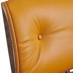 Moderne leren loungestoel met armleuningen, mid-century-stijl