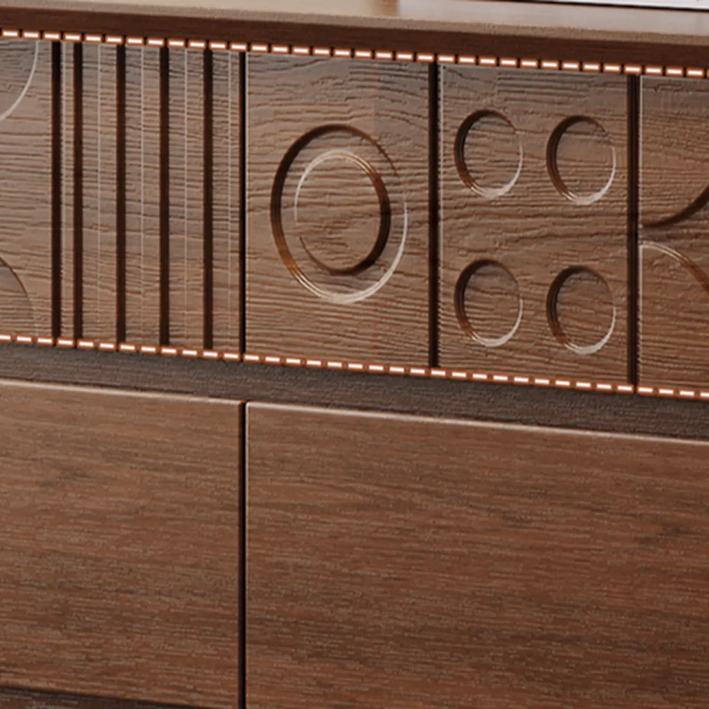 Houten ladekast geïnspireerd op art deco, met geometrisch snijwerk
