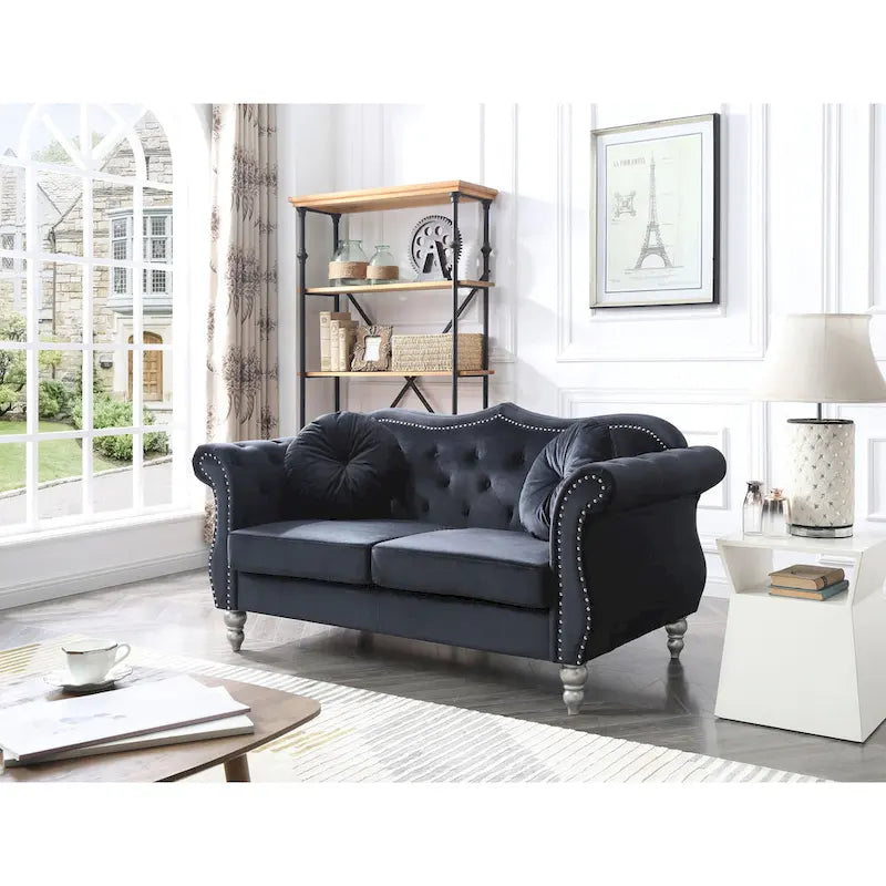 Divanetto in velluto con borchie decorative