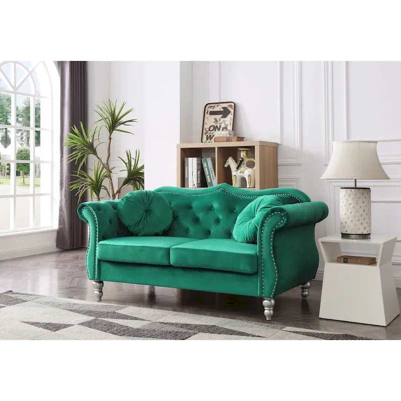 Divanetto in velluto con borchie decorative