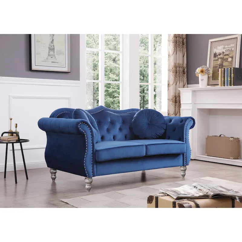 Divanetto in velluto con borchie decorative
