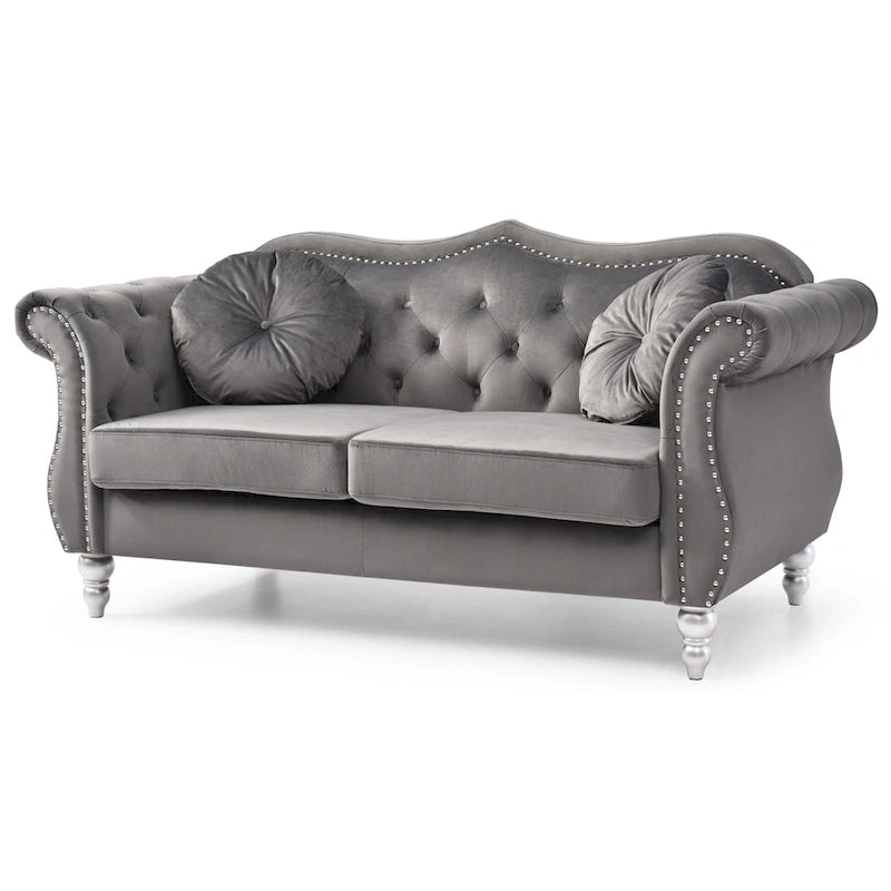 Divanetto in velluto con borchie decorative