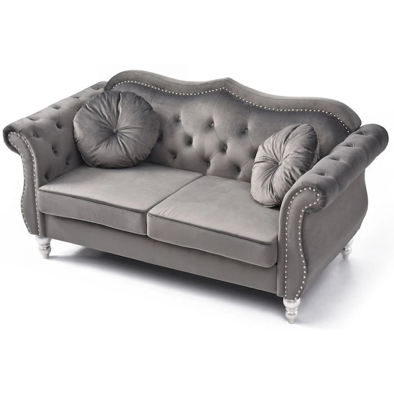 Divanetto in velluto con borchie decorative