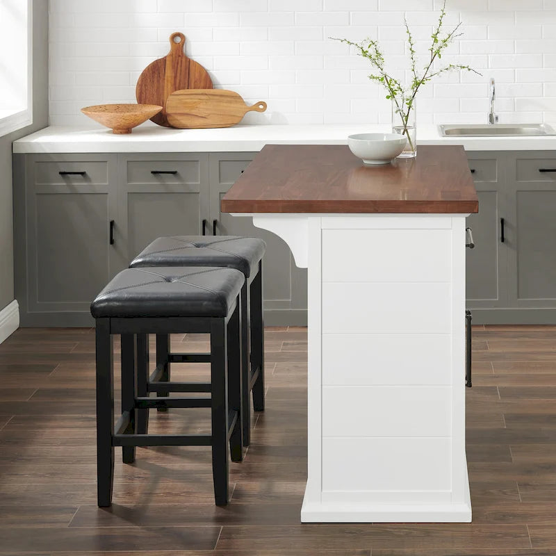Isola da cucina in stile rustico moderno con piano in legno e posti a sedere