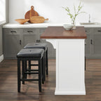 Isola da cucina in stile rustico moderno con piano in legno e posti a sedere