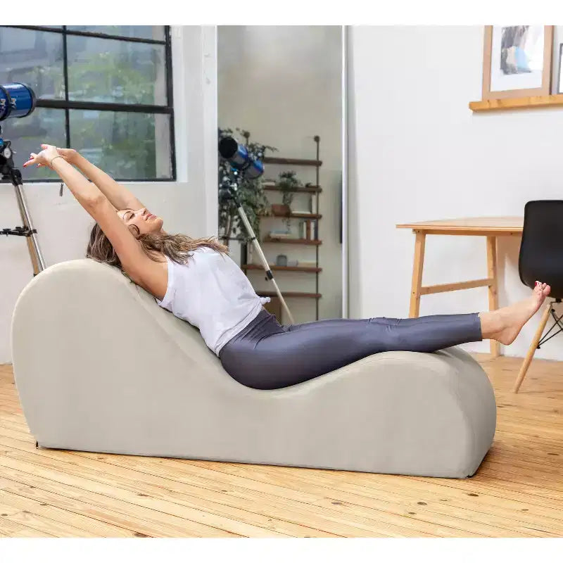 Méridienne élégante Avana pour le yoga - Fabriquée aux États-Unis - Idéale pour les étirements, la détente, l’exercice et plus encore, 60D x 18W x 26H pouces, gris clair