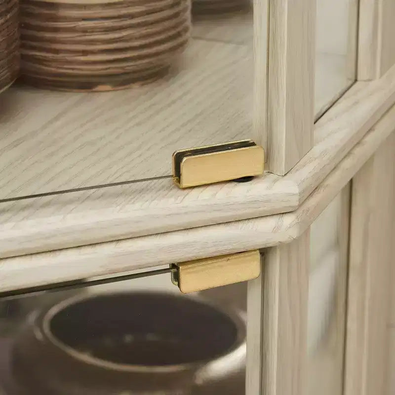 Eckvitrine mit Glastüren und Einlegeböden, Eckvitrine fürs Wohnzimmer
