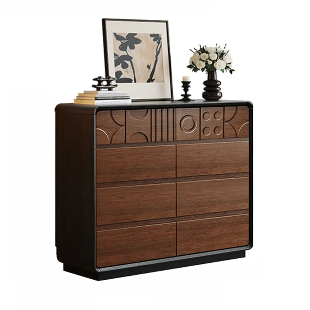 Houten ladekast geïnspireerd op art deco, met geometrisch snijwerk