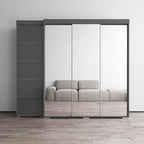 Kleiderschrank mit drei Spiegeln