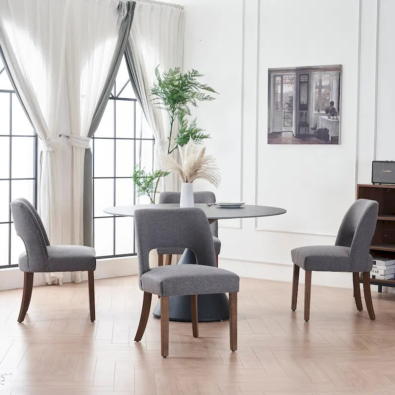 Set aus 4 Esszimmerstühlen mit Stoffbezug