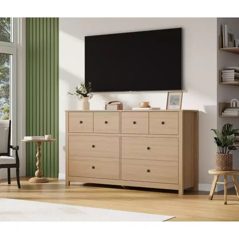 Moderne Kommode mit 8 Schubladen fürs Schlafzimmer, breite Holzkommode mit tiefem Stauraum, freistehender Ordnungsschrank für das Wohnzimmer