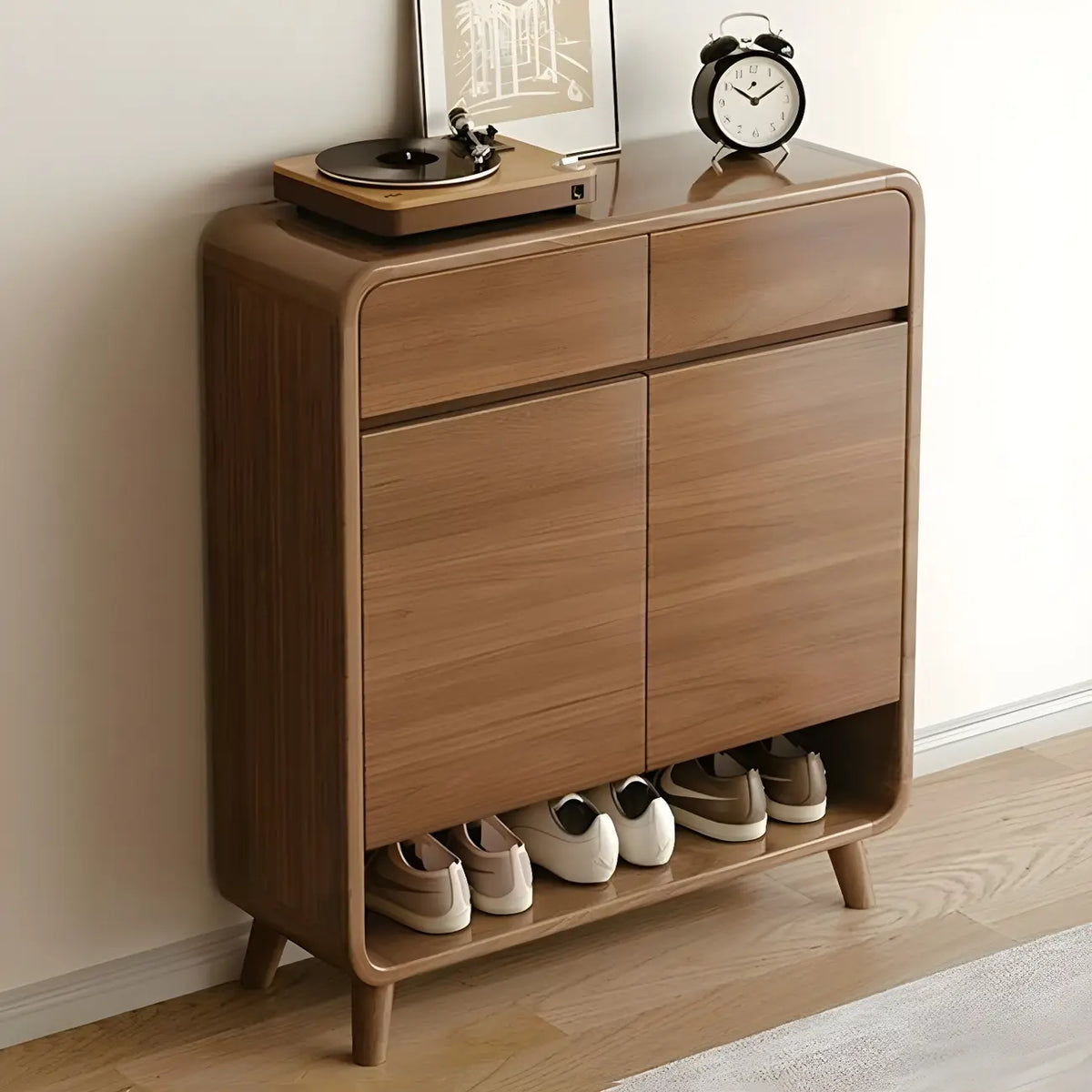 Moderne middelhoge schoenenkast van hout voor de hal