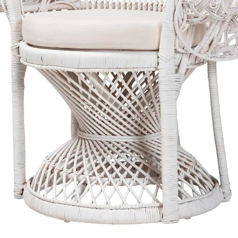 Moderner Boho-Pfauensessel Kallima aus weißem Natur-Rattan