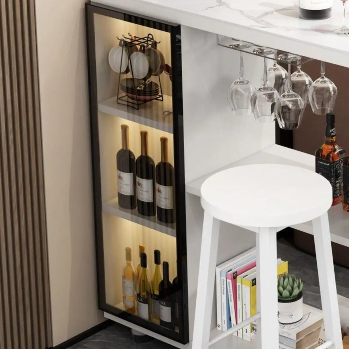 Moderner Bartisch in organischer Form mit Steinplatte und Stauraum für Hausbars
