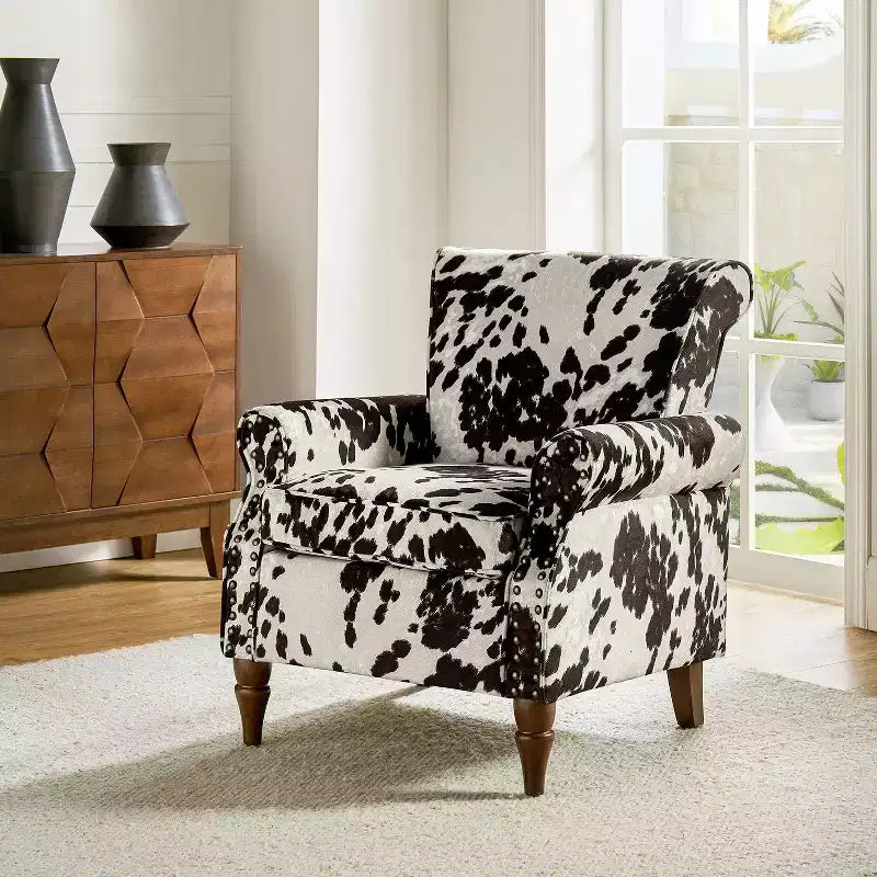Araceli traditionele houten fauteuil met bloemenstof, hoge rugleuning met vleugels en siernagels| ART OF LIVING DESIGNS